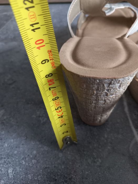 Klapki INBLU rozmiar 38 na platformie MAŁO UŻYWANE