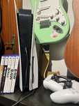 Ps5  com doi comandos e jogos