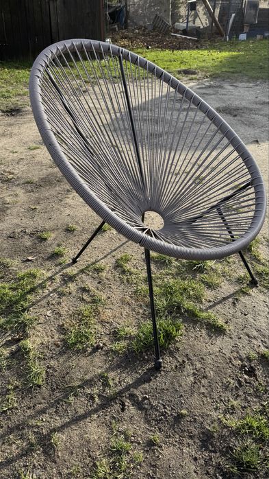 Szary fotel ogrodowy jysk