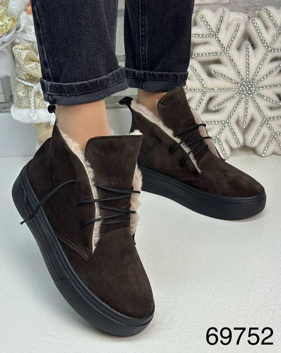 Жіночі шкіряні зимові черевики в кольорах