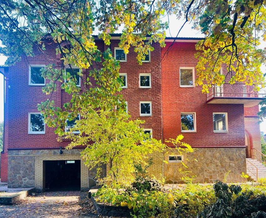 Продам коттедж. Підійде під офіс,клініку,д/сад-школу,ребцентр тощо