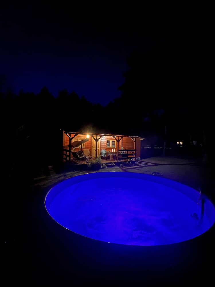 Domek z balią jacuzzi nad jeziorem wolne terminy
