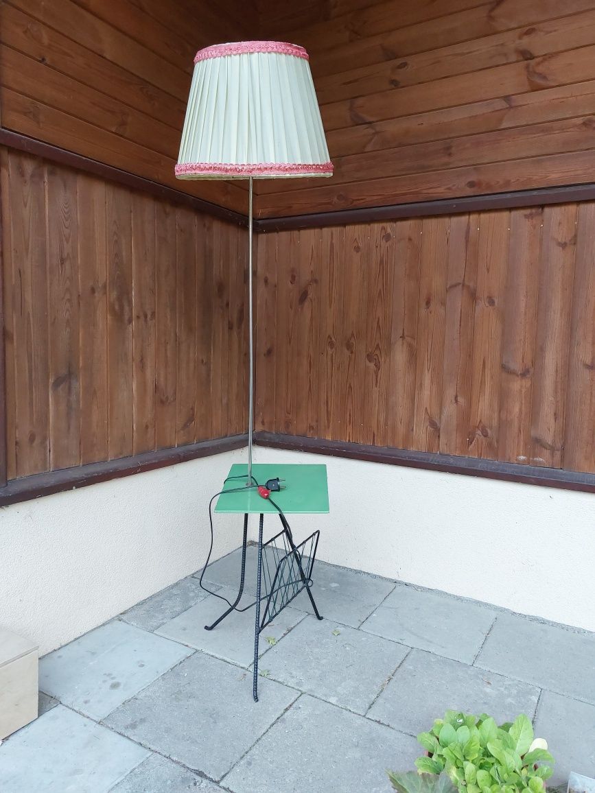 Lampa stojąca, abażur, stolik