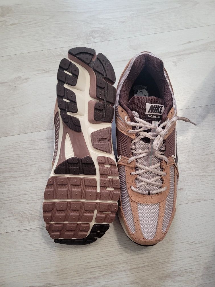 Кроссовки NIKE ZOOM VOMERO 5 нові original