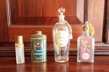 Antigos frascos de cosmética A Perfumista Porto Fabrica Santa Clara