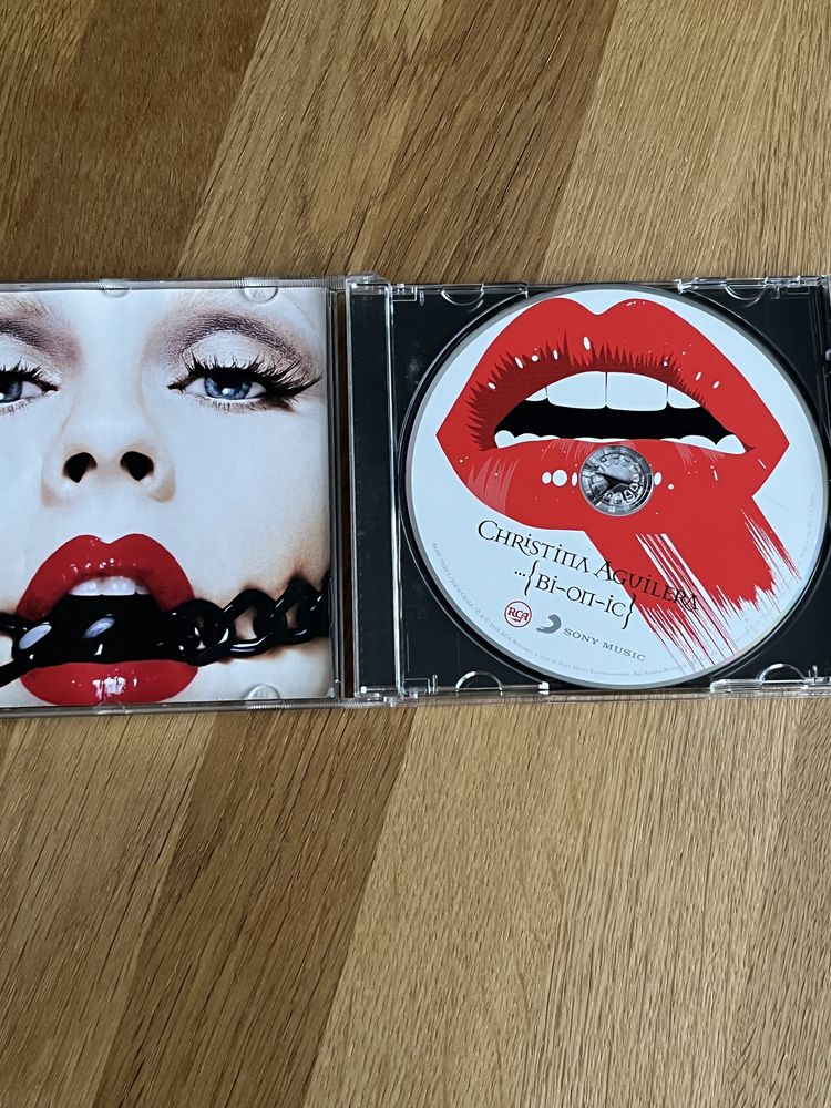 Christina Aguilera Bionic Deluxe Edition CD 3D Cover