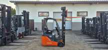 Elektryczna TOYOTA 8FBET15 - Triplex 6.50 m - 8500 mth - Stan BDB.