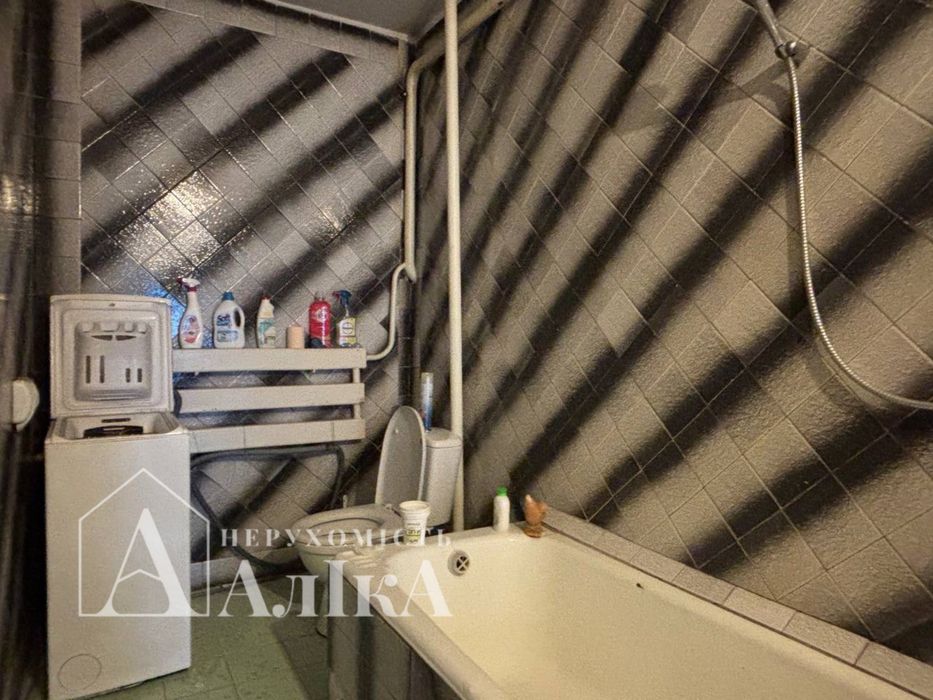 Продам 2-поверховий будинок в хорошій локації