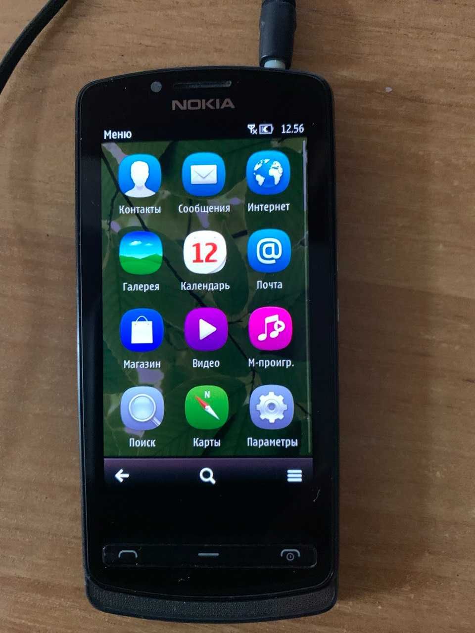 Мобільний телефон  Nokia 700