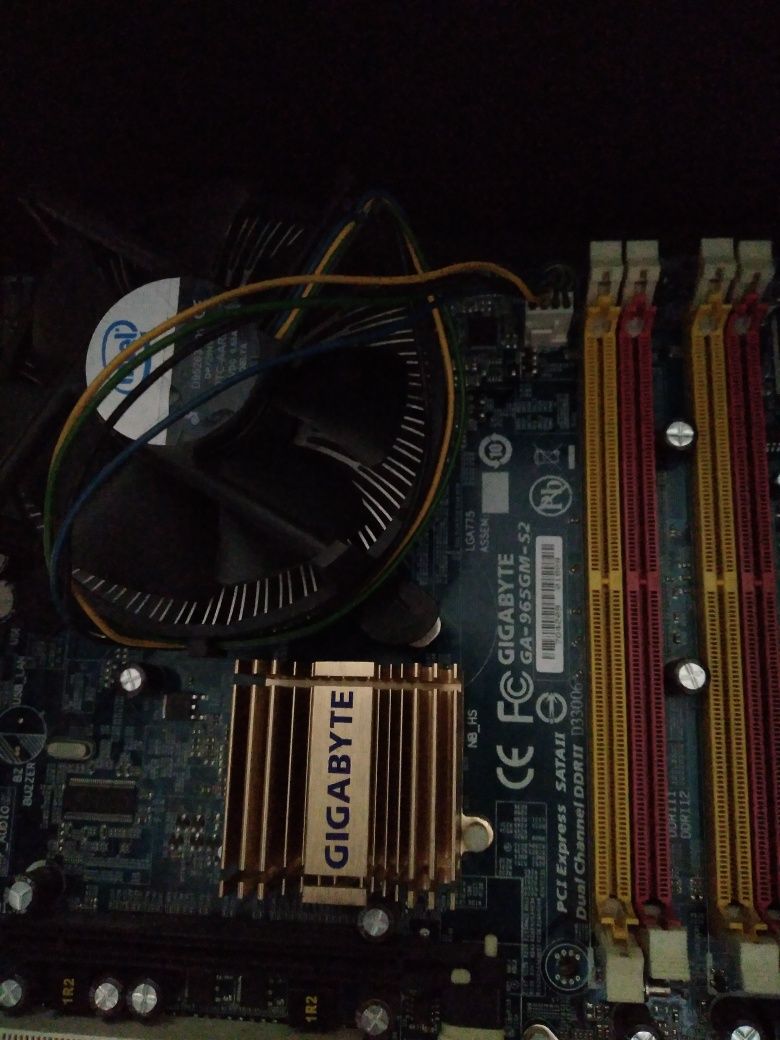 Komputery 2 szt. Intel q6600 quad, Karta dźwiękowa 7gb RAM, zestaw