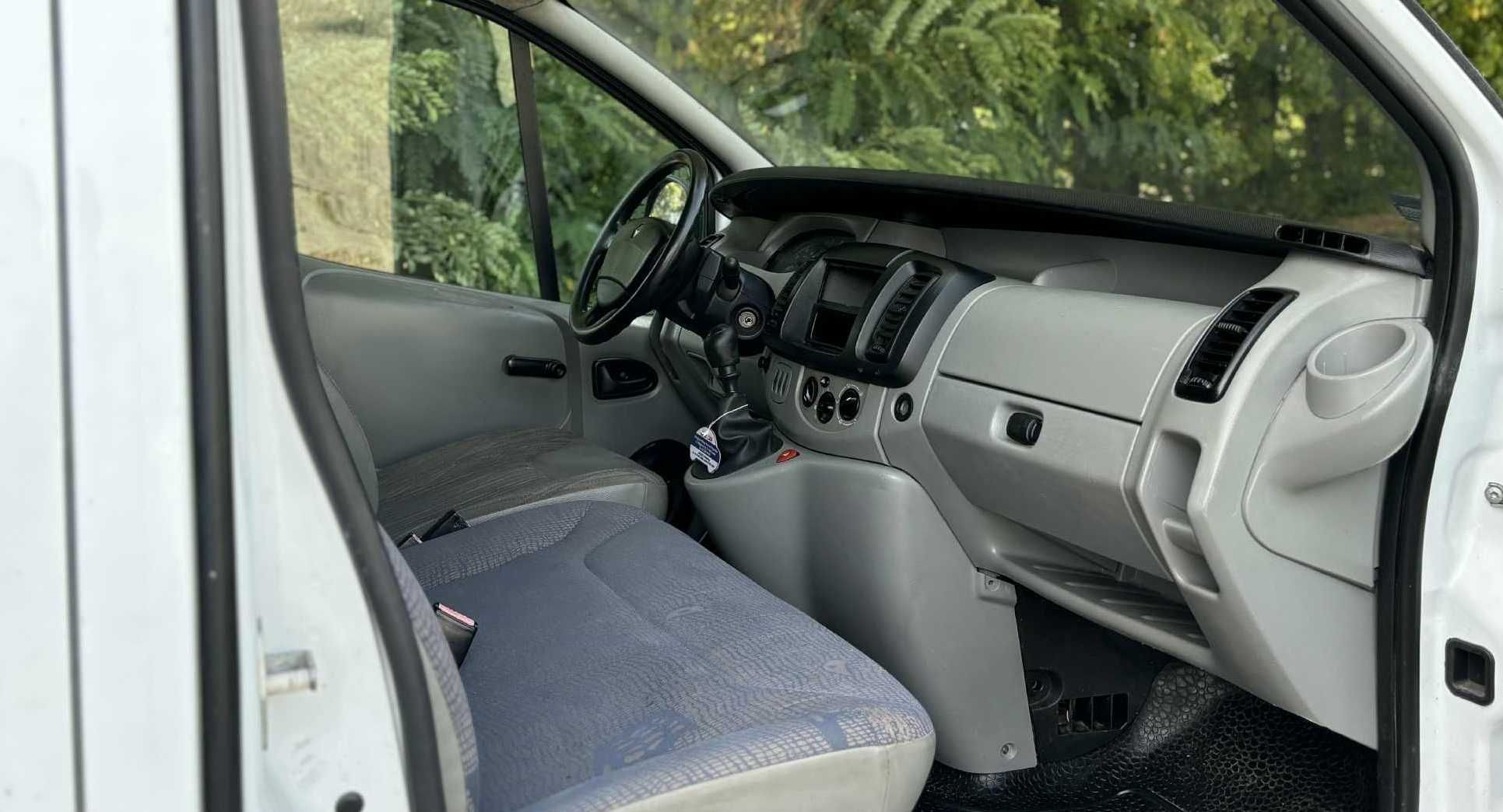 Renault Trafic 1.9 DTi 3 osobowy 2,5m Paki Długie Opłaty (Vivaro)