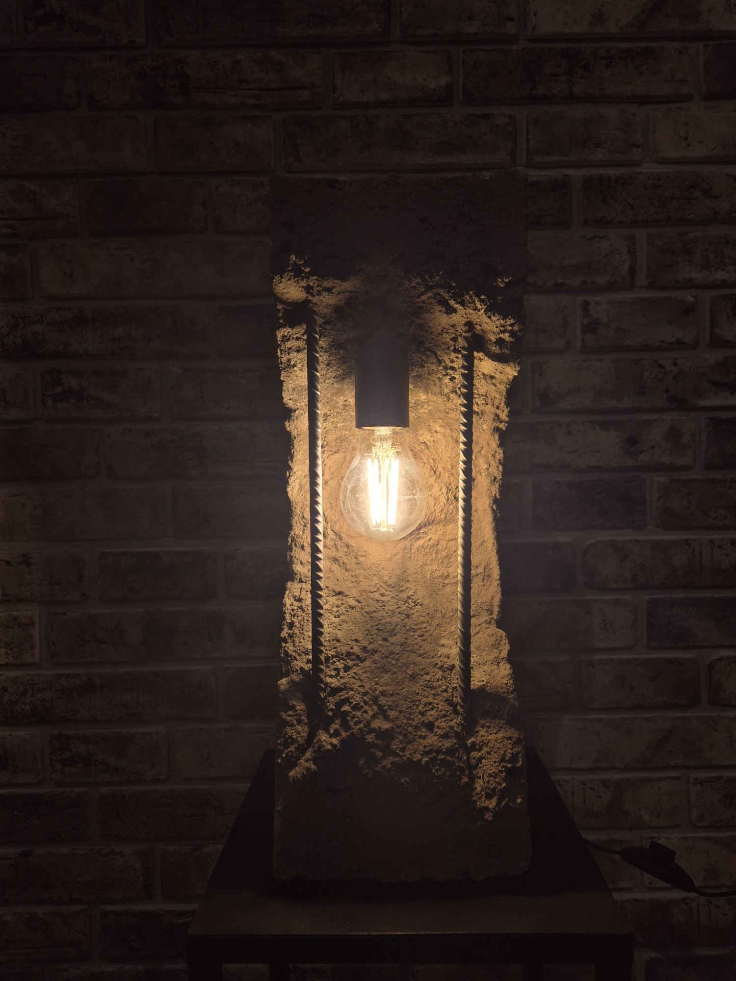 Betonowa lampa, unikat