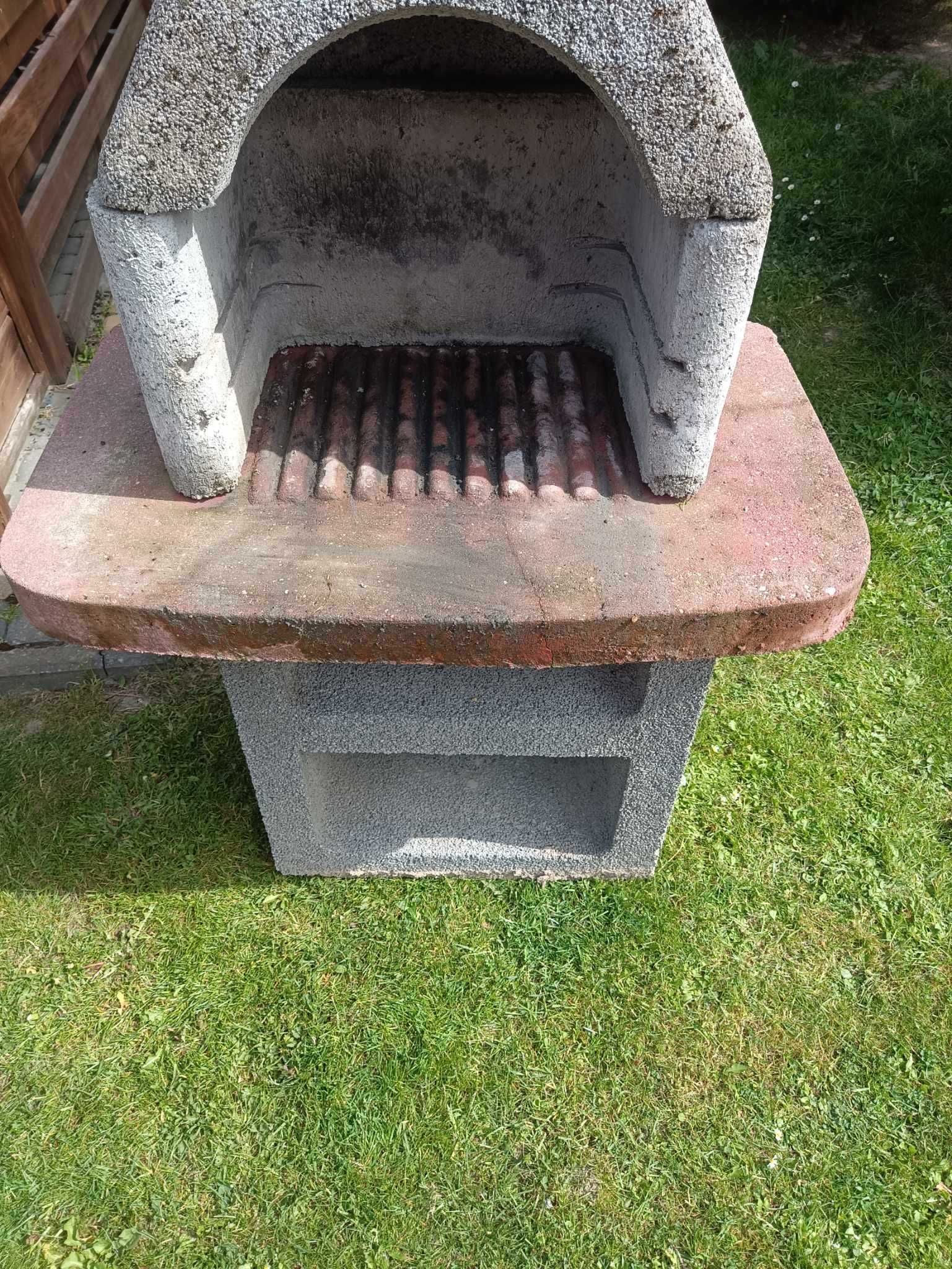 Grill ogrodowy kamienny