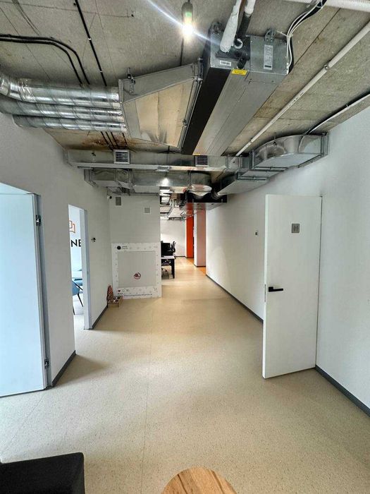 Оренда офісу з ремонтом та власною терасою на вул.Стуса.335м2.