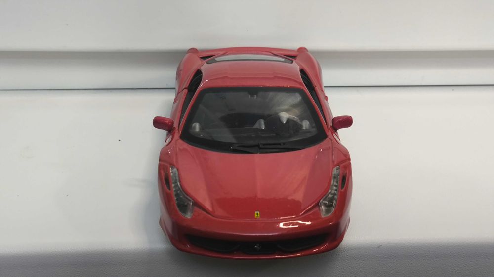 Модель, машинка Ferrari 458 Italia 1.24 Bburago