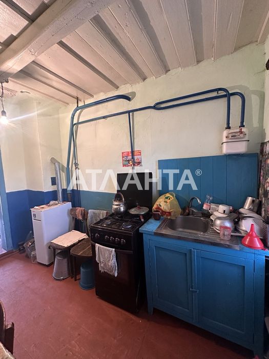 Будинок з комунікаціями, центр села, 60 м2, + господарство