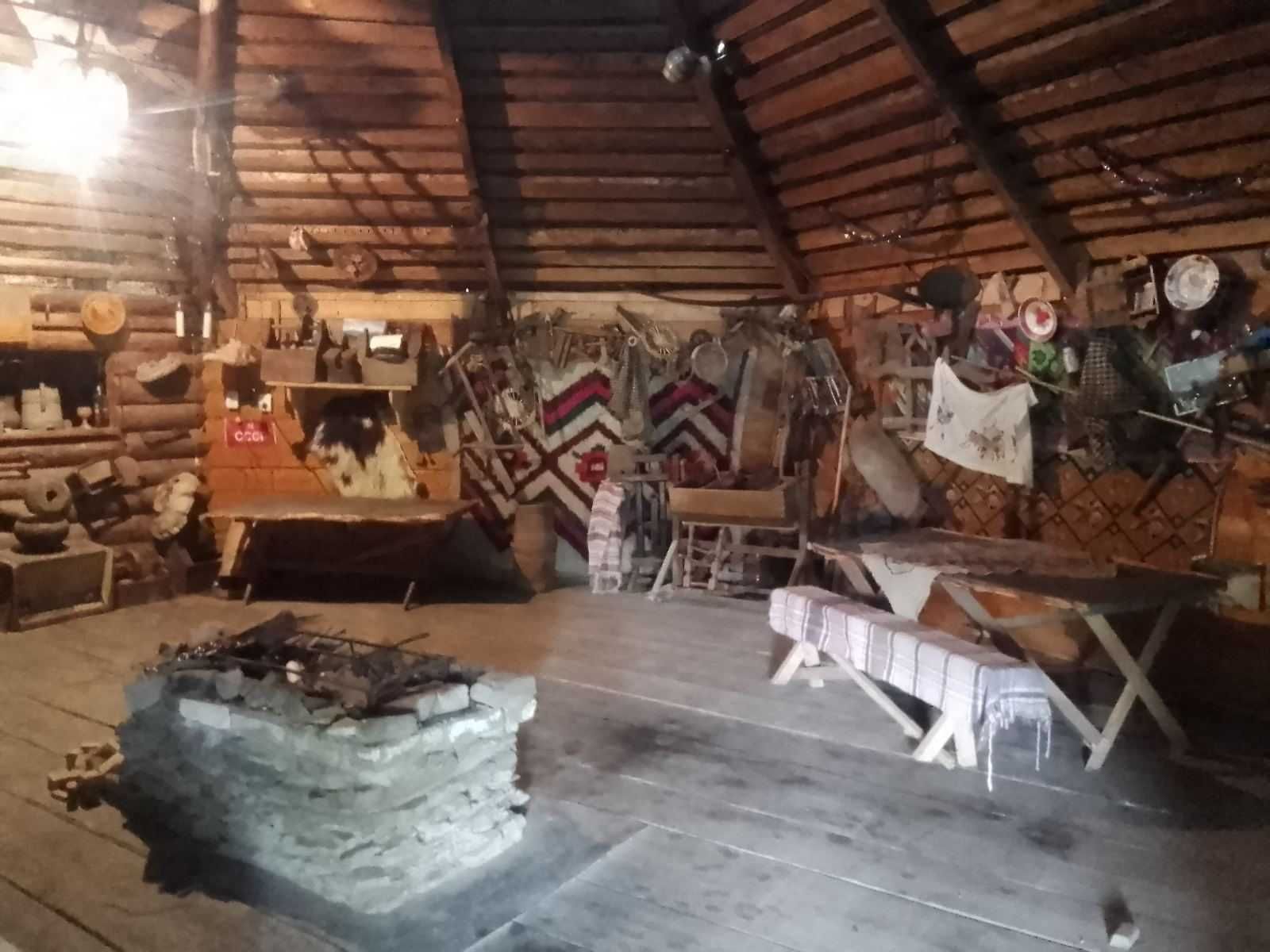 Продам дерев'яний домик в Карпатах