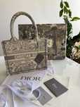 Piekna torebka Dior Book Tote