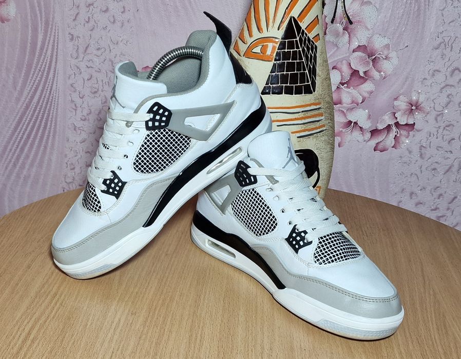 Кроссовки Air Jordan 4 Retro (40 размер)