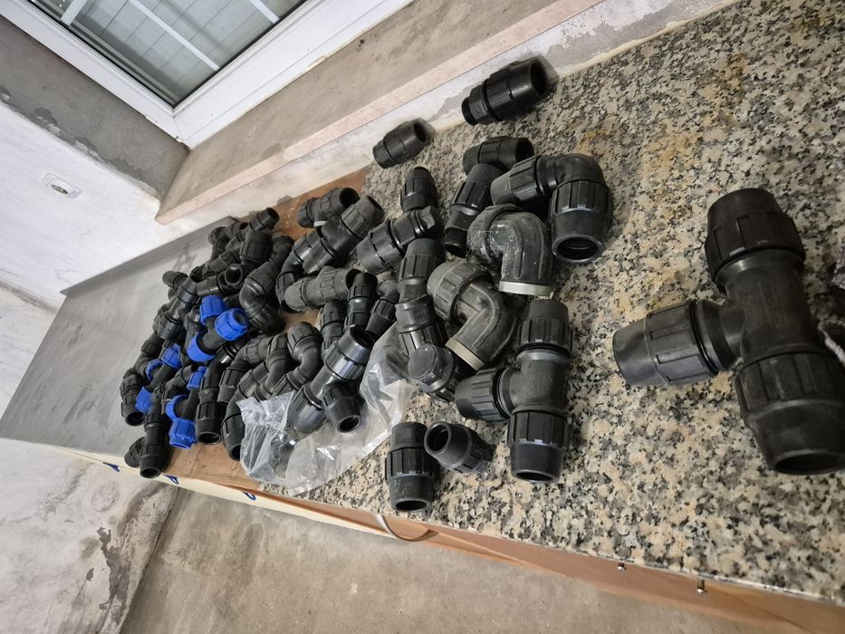 Vendo acessórios de PEAD