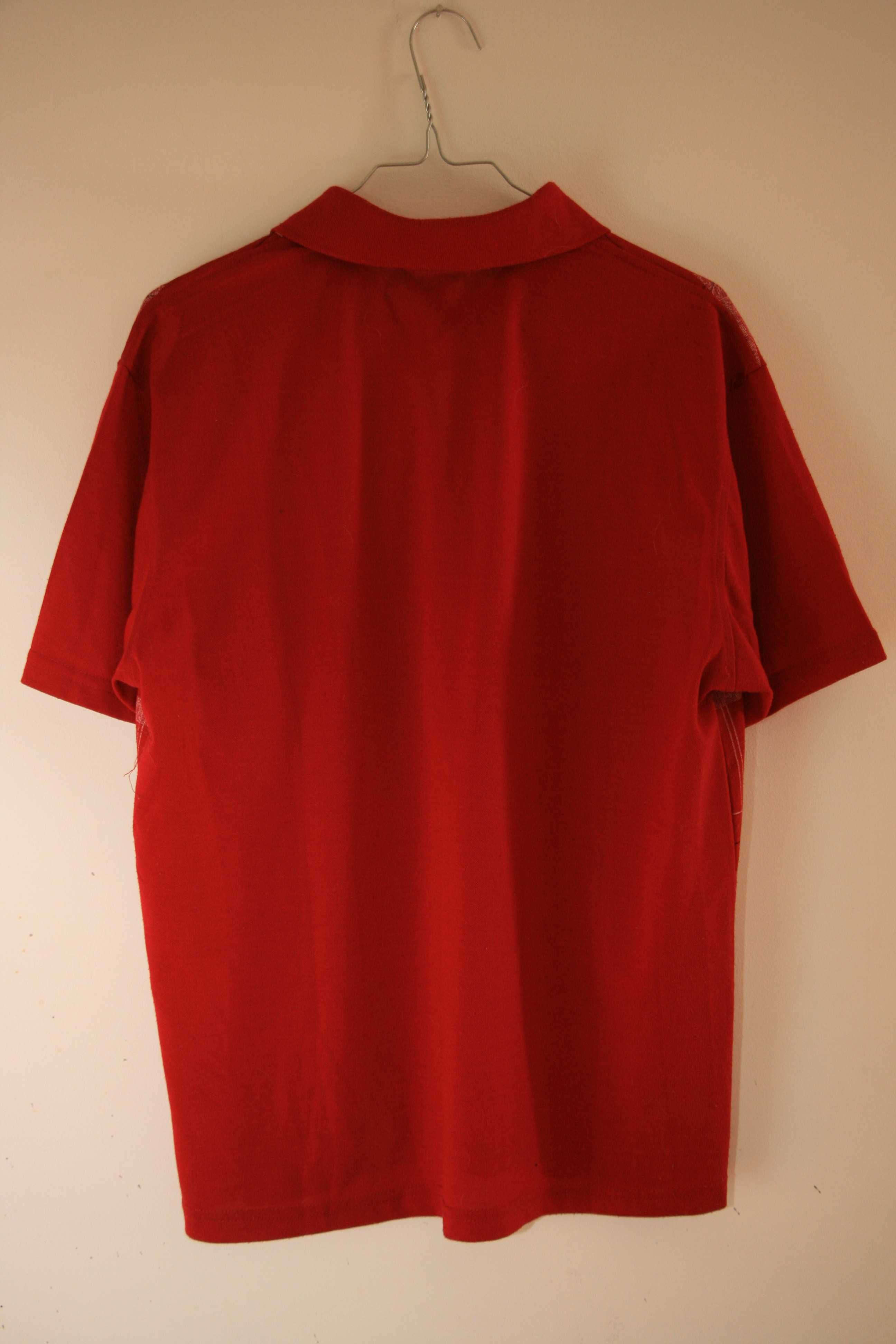 Polo Vermelho ás Riscas