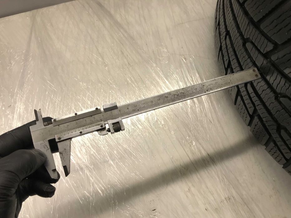 Шини комплект 235/65 R17 Nokian гума