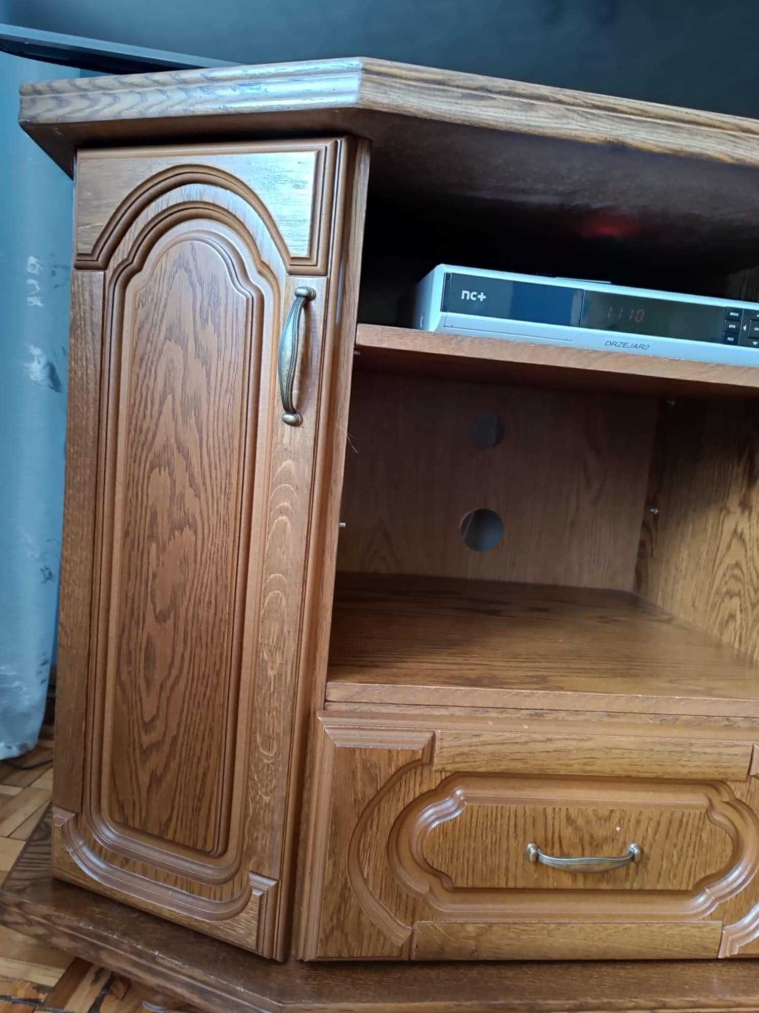 Stolik pod telewizor