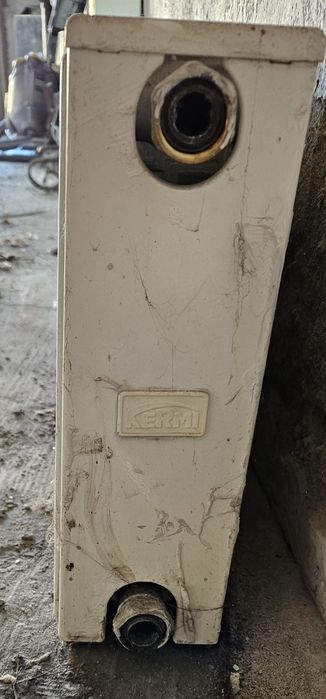 Grzejnik z demontażu wys. 30cm dł. 120cm gł. 10cm

Zasilany z boku. Od