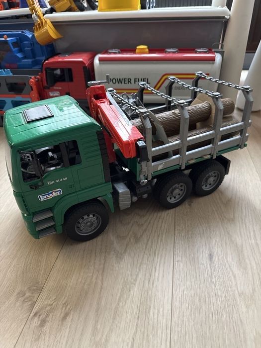 Лісовоз машина Bruder
