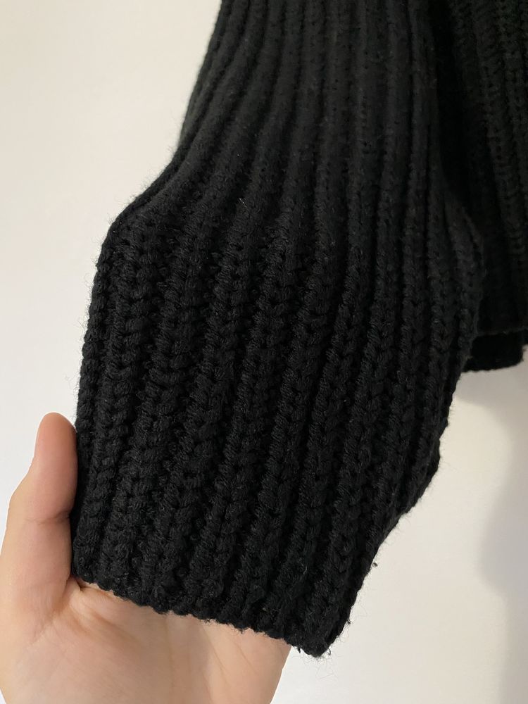 Gruby mięsisty czarny sweter Zara