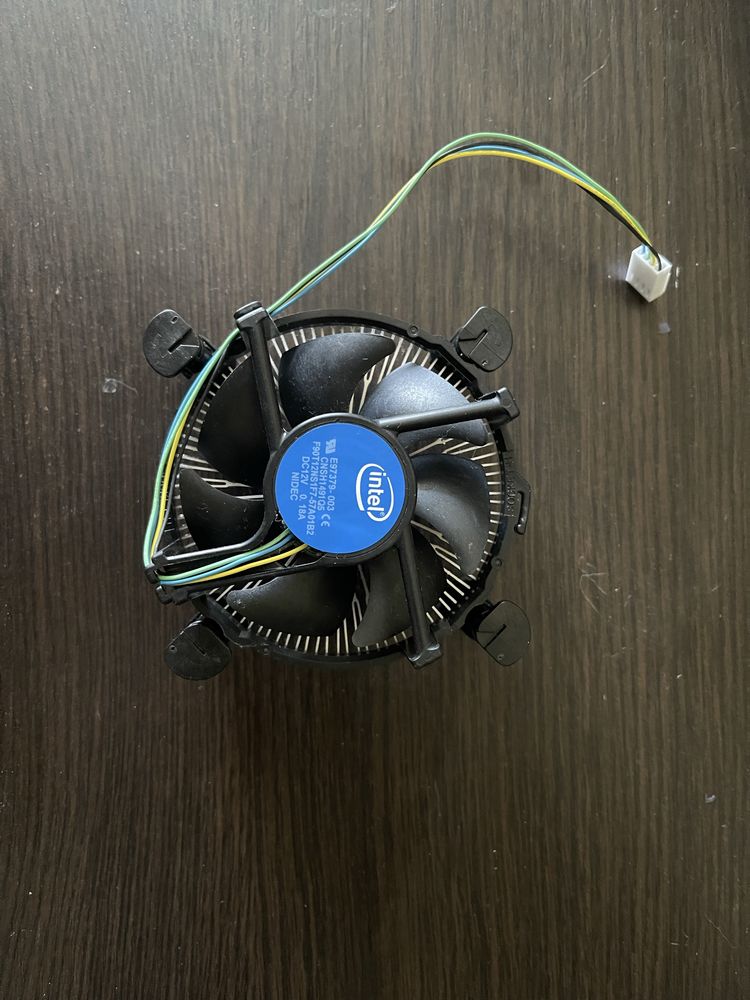Процессор i3  intel core I3-10100F