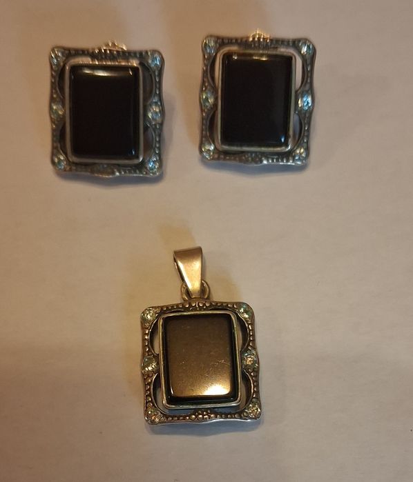 Srebrne kolczyki i zawieszka