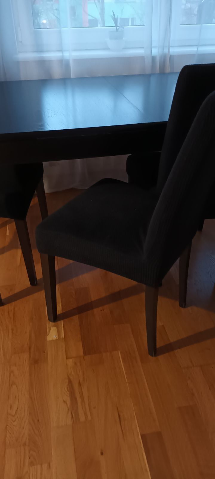 Stół drewniany rozkladany z krzeselkami