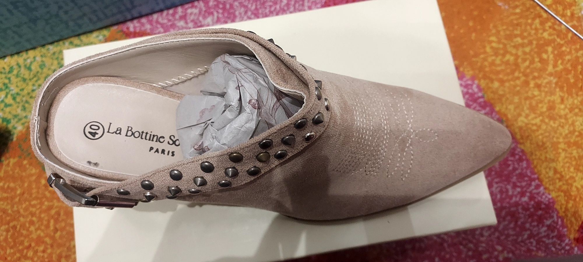 1 caixa de 12 pares de socas camel em couro do tam 37- 41