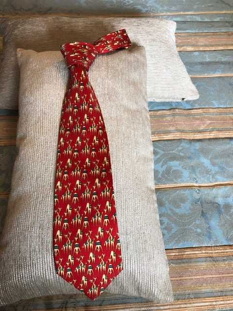 Gravata 100% seda natural da luxuosa marca Salvatore Ferragamo.