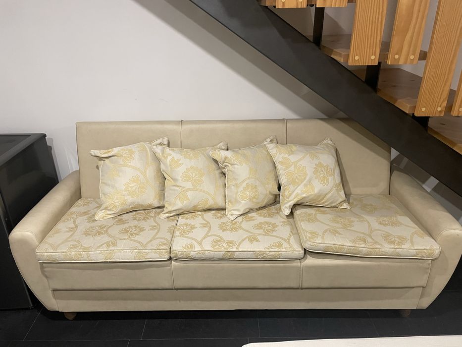 Sofa vintage bege em pele