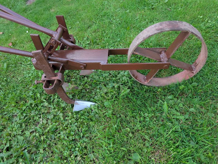 Ручний одноколірний плуг