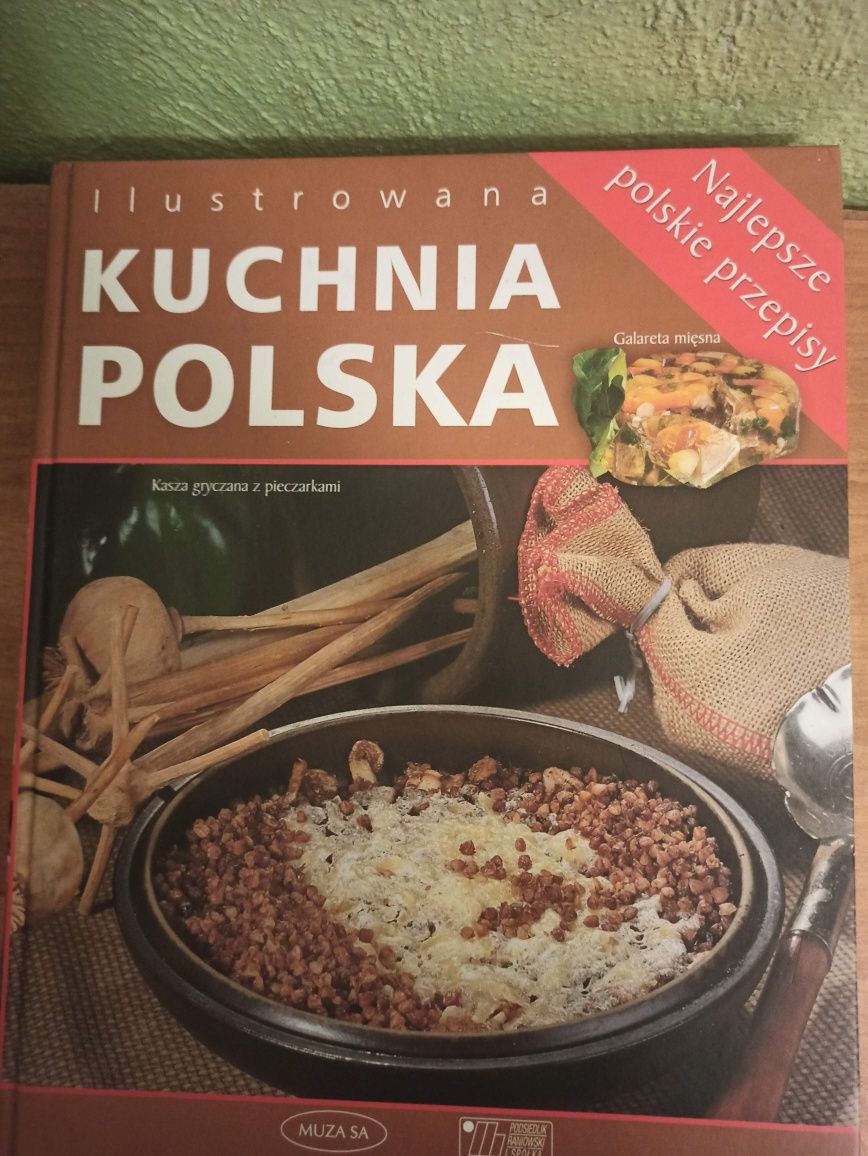 książka kucharska, kobiałka, skrzynia drewniana