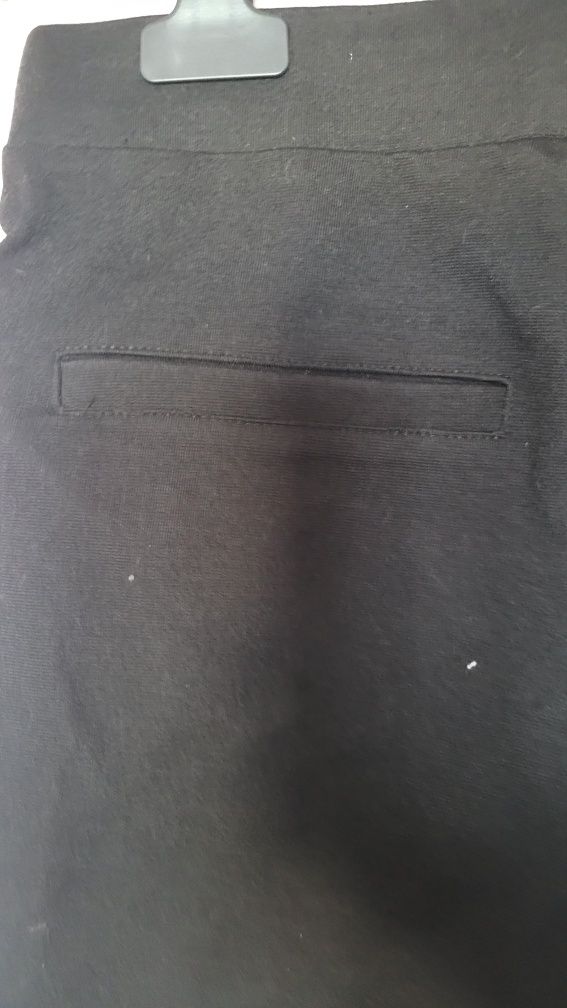Czarne eleganckie spodnie ze wzorem w kwiatki