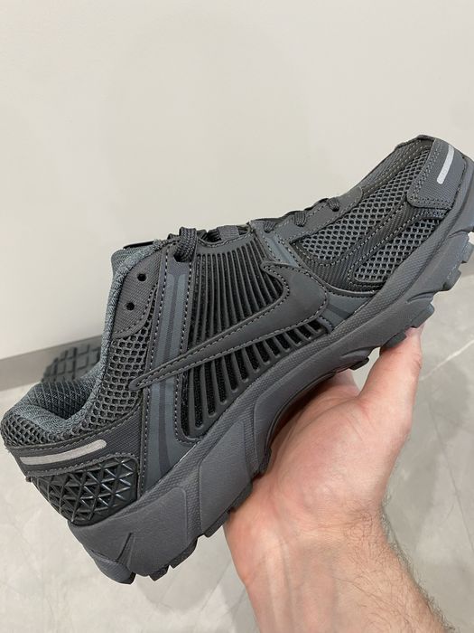 Nike VOMERO 5. Розмір 44.5- 28.5-29см