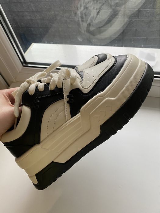 Жіночі кросівки