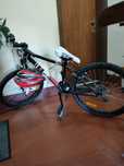 Bicicleta nova nunca usada. SeBranca e vermelha.
