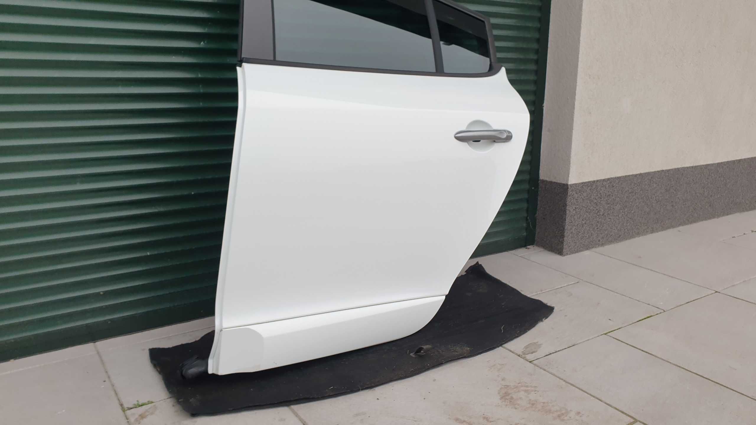 Renault megane 3 III HB hatchback drzwi lewe tylne tył OV 369