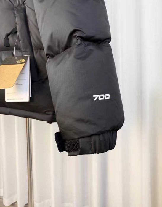 Czarna kurtka puchowa marki  / rozmiar S/  nowe