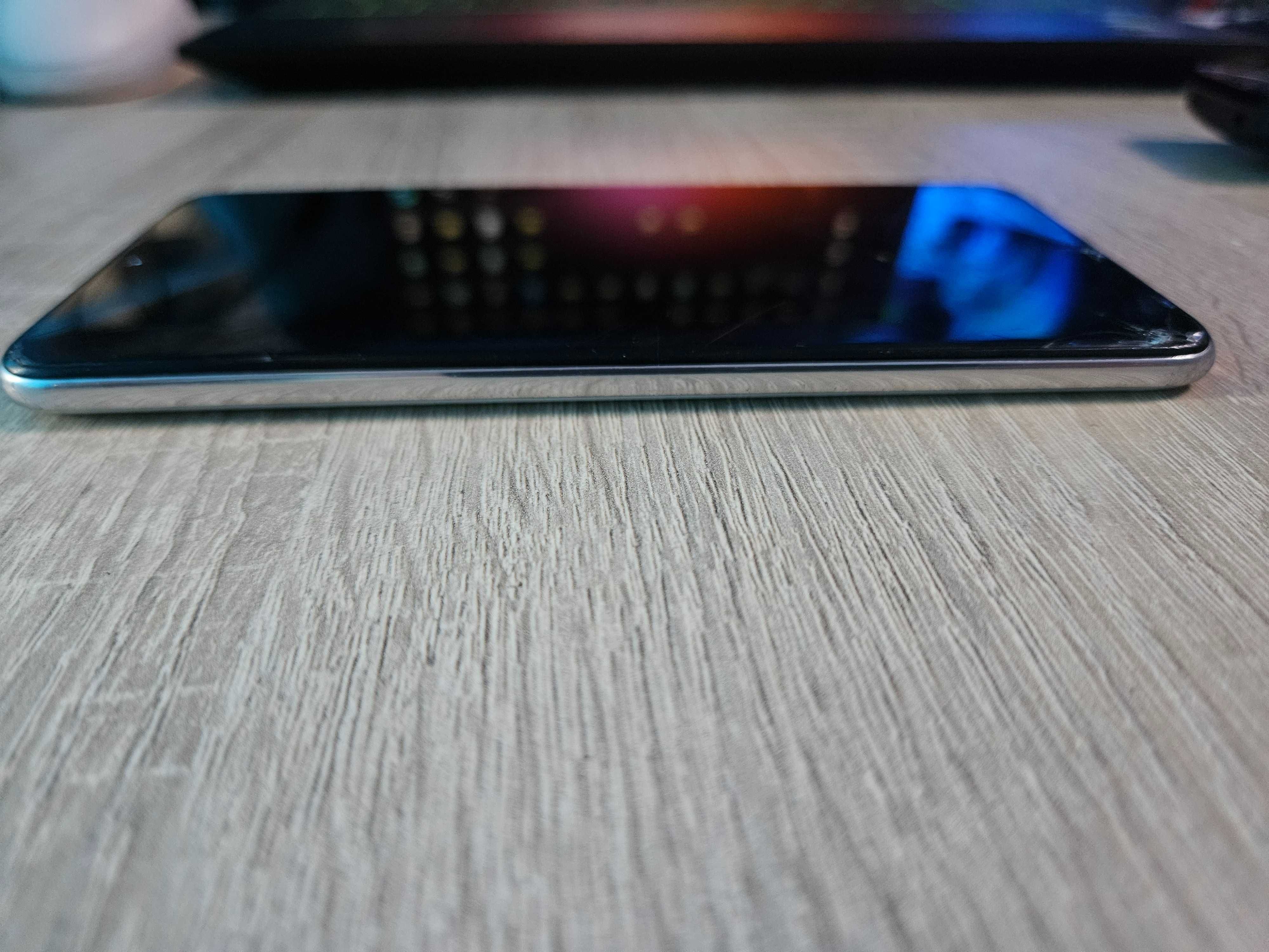 Huawei P30 Lite pęknięty