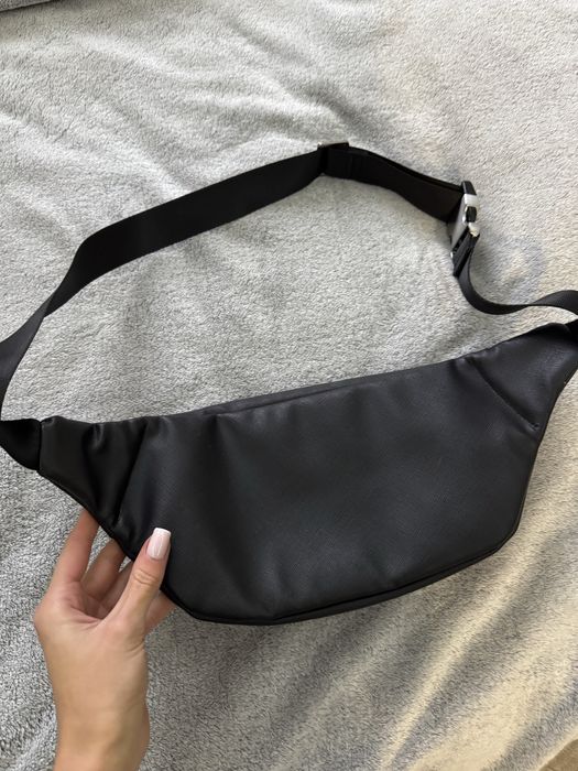 Оригінальна Бананка від Guess