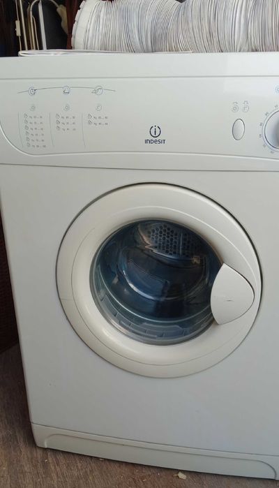 Máq. de secar, a funcionar, raramente usada.