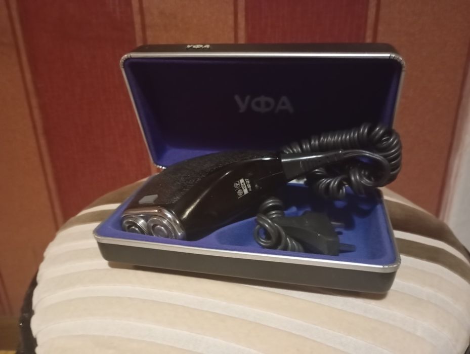 Електро бритва працює