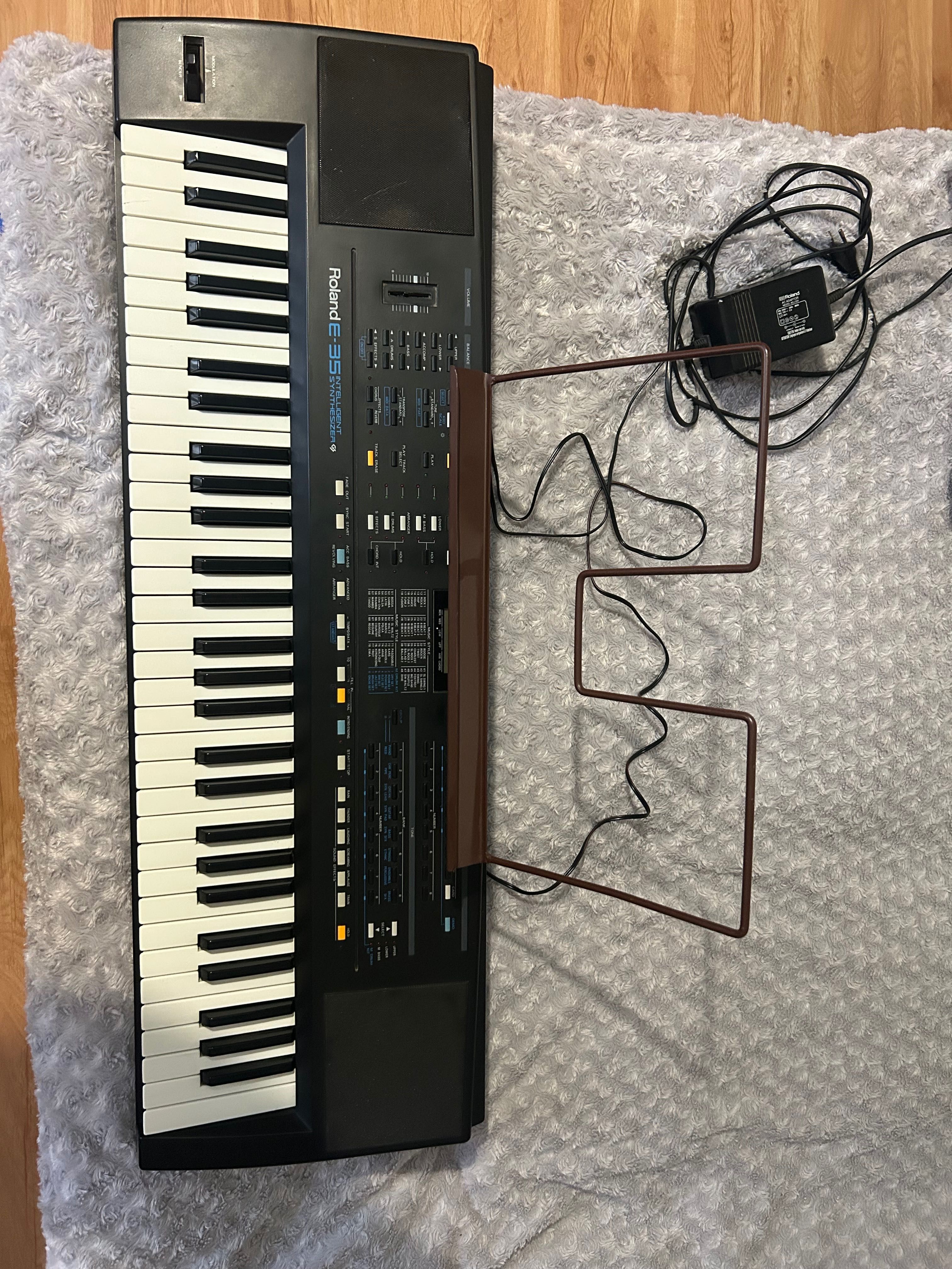 Syntezator Roland E-35