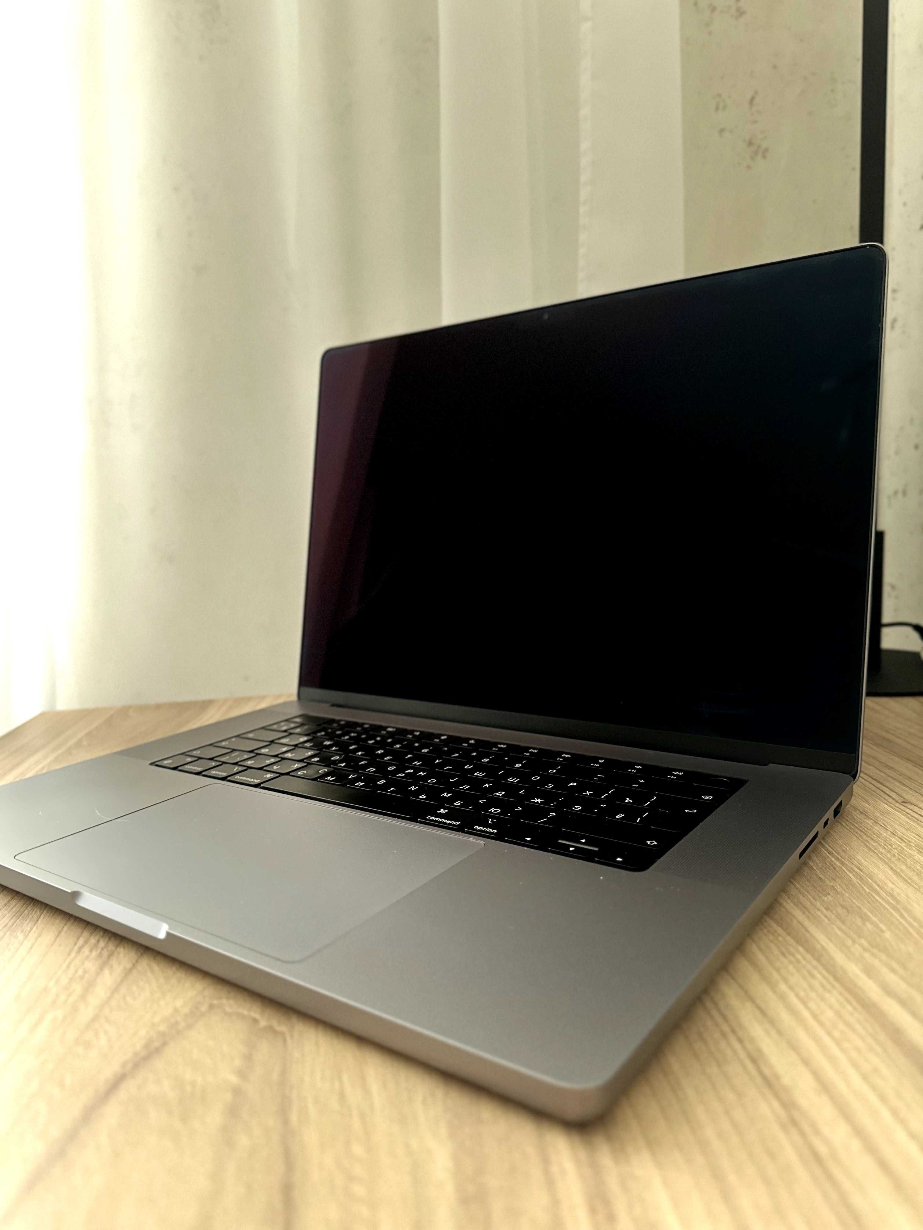 MacBook Pro 16" 2021 • M1 Pro • 32 ГБ RAM • Пошкоджений дисплей